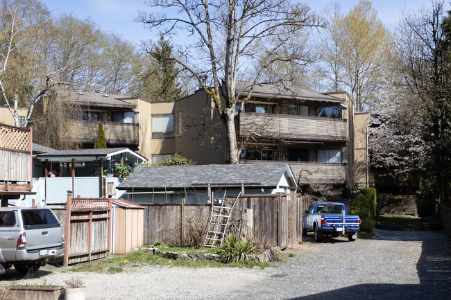 3187 Mountain Hwy in North Vancouver, BC - Building Photo - Building Photo