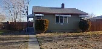 1121 W Columbia Ave in Moses Lake, WA - Building Photo