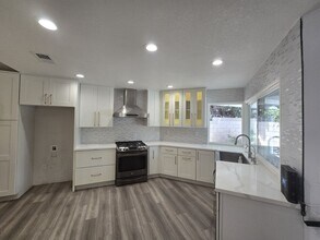 16666 Mt Acoma Cir in Fountain Valley, CA - Foto de edificio - Building Photo