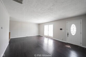 3926 Malibu Dr in Indianapolis, IN - Building Photo - Building Photo