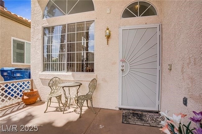 8116 Kokoma Dr in Las Vegas, NV - Building Photo - Building Photo