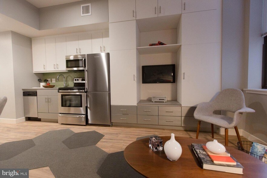 42 S 15th St, Unit 0B-0612 in Philadelphia, PA - Building Photo