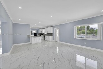 300 N Biscayne River Dr in Miami, FL - Building Photo - Building Photo