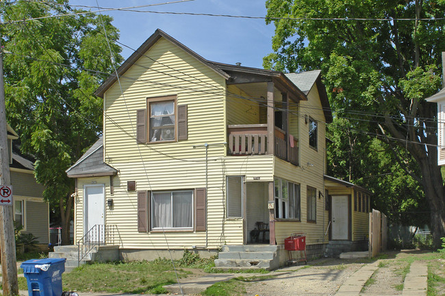 747 Alpine Ave in Grand Rapids, MI - Building Photo - Building Photo