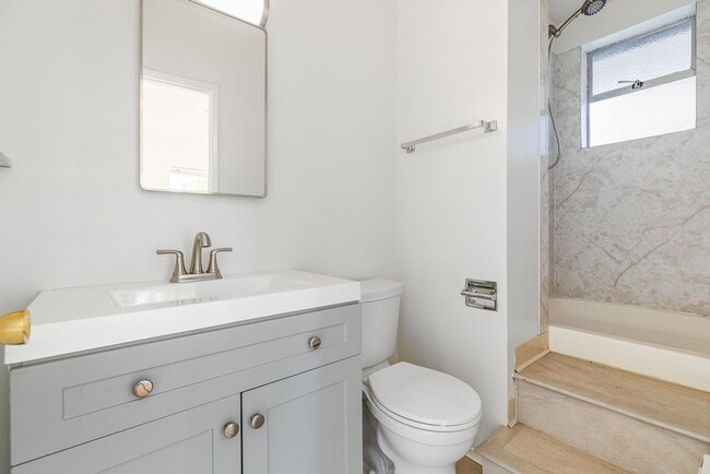 4745 18th Ave NE in Seattle, WA - Building Photo - Building Photo