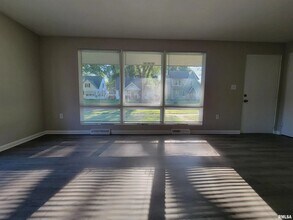 1111 Summer St in Pekin, IL - Building Photo - Building Photo