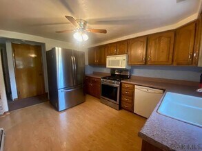 213 Sunapee Dr in Johnstown, PA - Building Photo - Building Photo