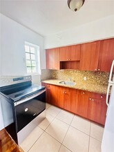 2371 SW 27th St-Unit -4 in Miami, FL - Building Photo - Building Photo