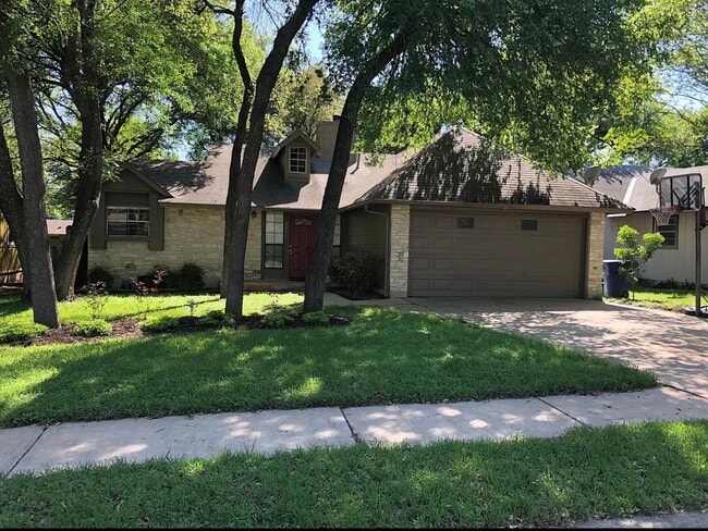 property at 2811 Crownspoint Dr