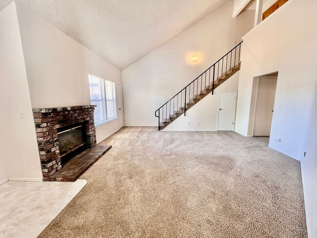 2555 N Dewey Ave in Fresno, CA - Building Photo - Building Photo