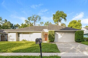 1304 Sterling Oaks Dr in Casselberry, FL - Building Photo