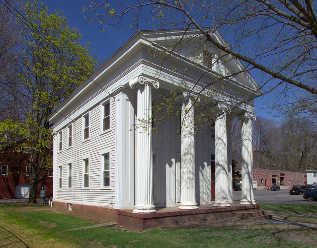 174 W Main St in Vernon Rockville, CT - Building Photo - Building Photo