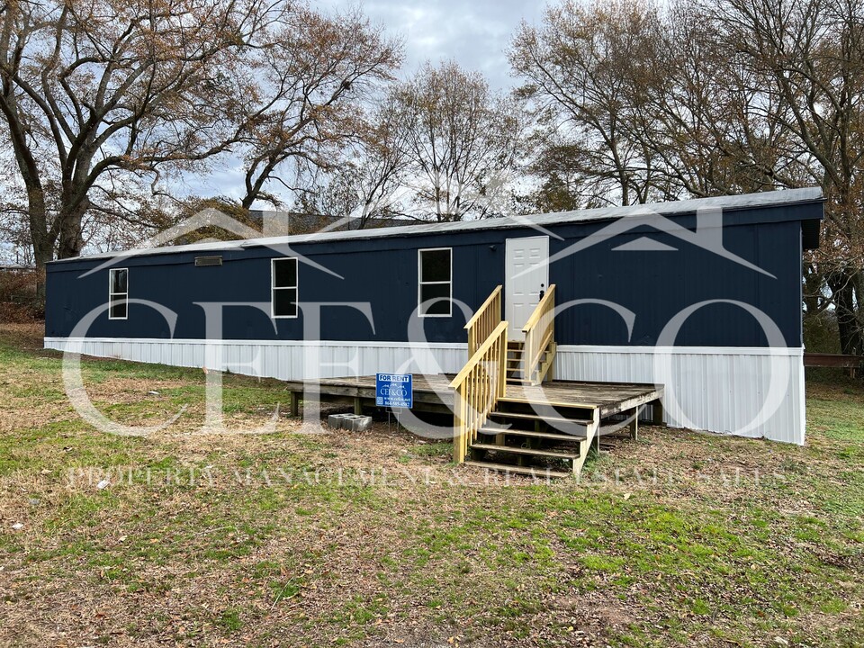 8094 Highway 357 in Campobello, SC - Building Photo