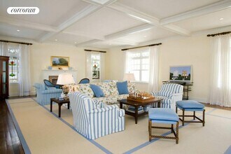 7 Halsey Farm Dr in Southampton, NY - Building Photo - Building Photo