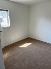 2750 Diamond Loop, Unit E in Milton, WA - Building Photo - Building Photo