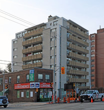 Davisville Tower in Toronto, ON - Building Photo - Building Photo