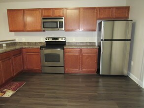 216 Glen Cannon Drive in Jacksonville, NC - Building Photo - Building Photo