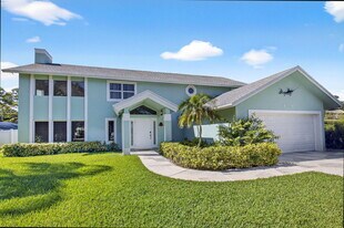 6701 Hillside Ln in Lantana, FL - Building Photo