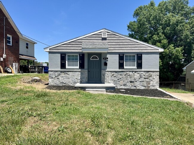 property at 871 W 11th St