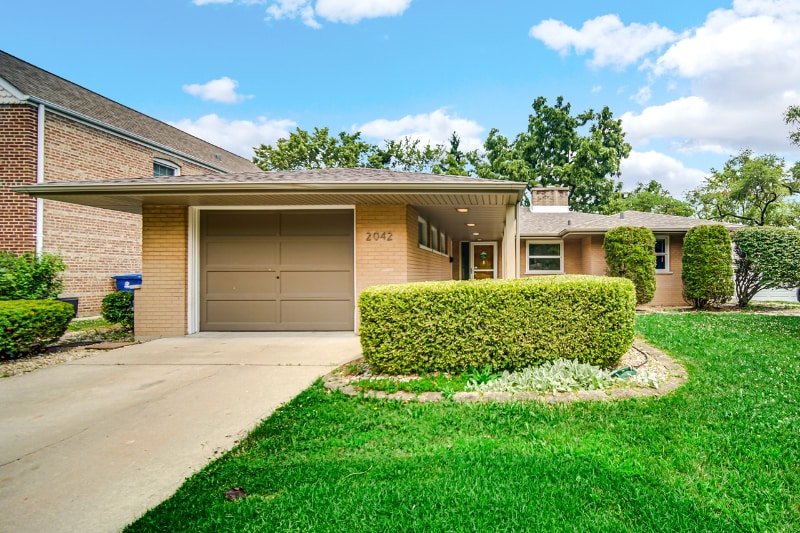 2042 Spruce Rd in Homewood, IL - Building Photo