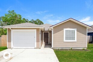 1160 N St Johns St in St. Augustine, FL - Building Photo