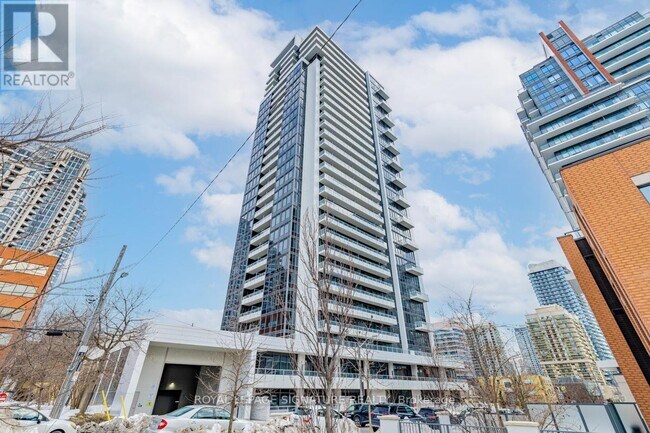 75 Canterbury Pl in Toronto, ON - Building Photo - Building Photo