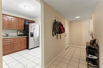 16211 Saddle Club Rd in Weston, FL - Building Photo - Building Photo