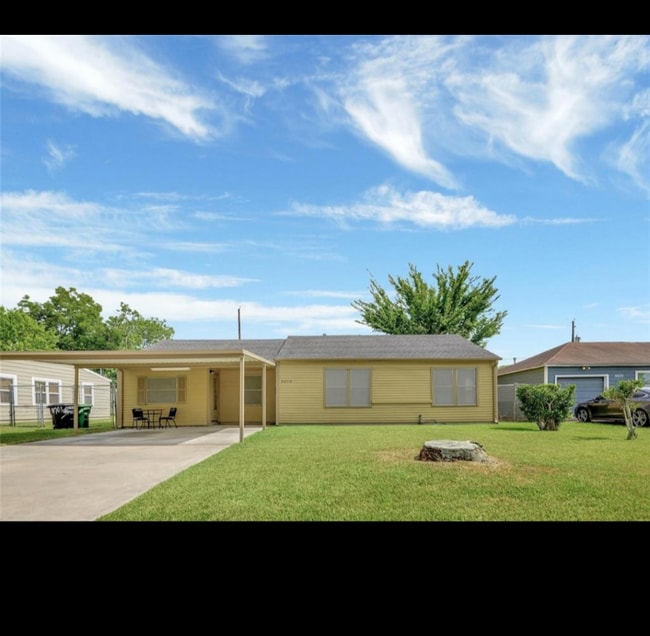 5005 Holloway Dr in Houston, TX - Foto de edificio - Building Photo