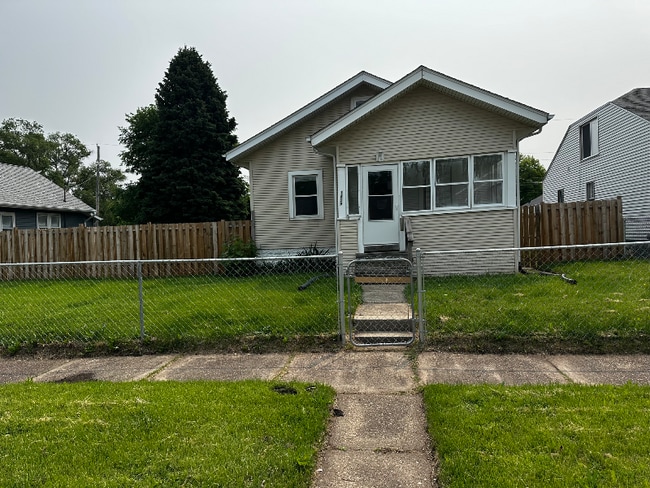 property at 1408 8th St