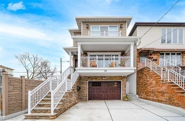 20 Evergreen St in Bayonne, NJ - Building Photo
