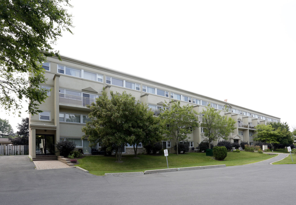 Crystal Beach in Ottawa, ON - Building Photo