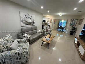 146 Ponce de Leon in Coral Gables, FL - Building Photo - Building Photo