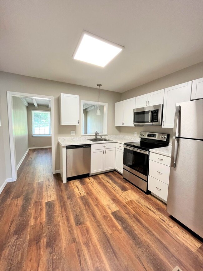 204 SE Lakewood Dr in Marietta, GA - Building Photo - Building Photo