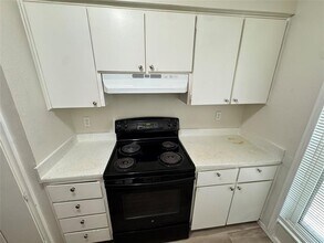 3822 Southway Dr in Austin, TX - Building Photo - Building Photo