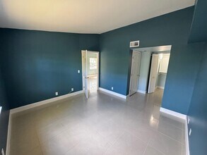 1010 Lake Shore Dr in Lake Park, FL - Building Photo - Building Photo