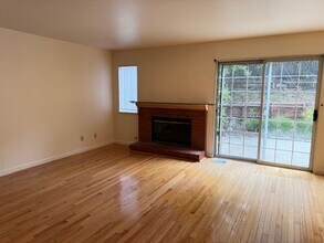 244 Hillcrest Ct in Pleasant Hill, CA - Foto de edificio - Building Photo