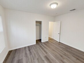 8013 NW 10th Ct in Miami, FL - Building Photo - Building Photo