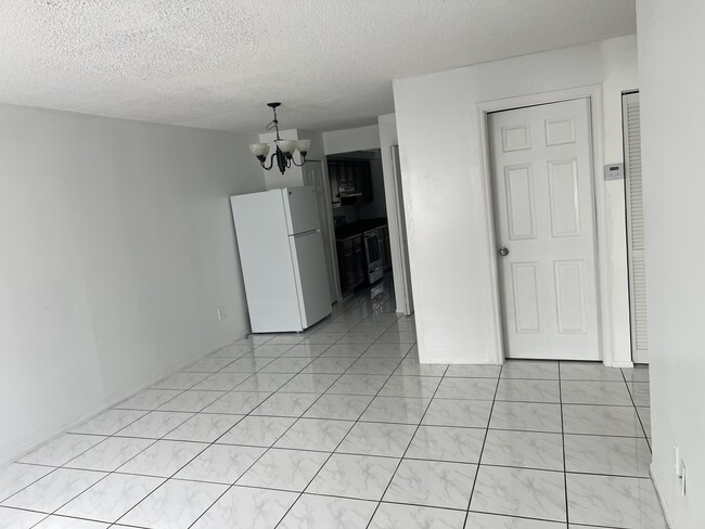 8 Las Brisas Way in Kissimmee, FL - Building Photo - Building Photo