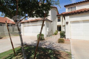 710 S St Martin Dr in Gilbert, AZ - Building Photo