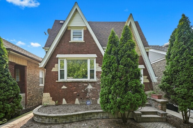 property at 2640 Wesley Ave