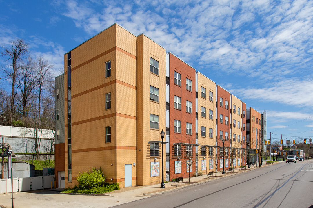The Avenue Apartments in Braddock, PA - Foto de edificio