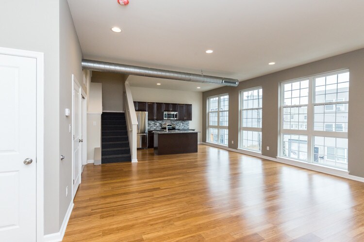 2422 Frankford Ave in Philadelphia, PA - Building Photo