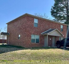 1601 E B St in Russellville, AR - Building Photo