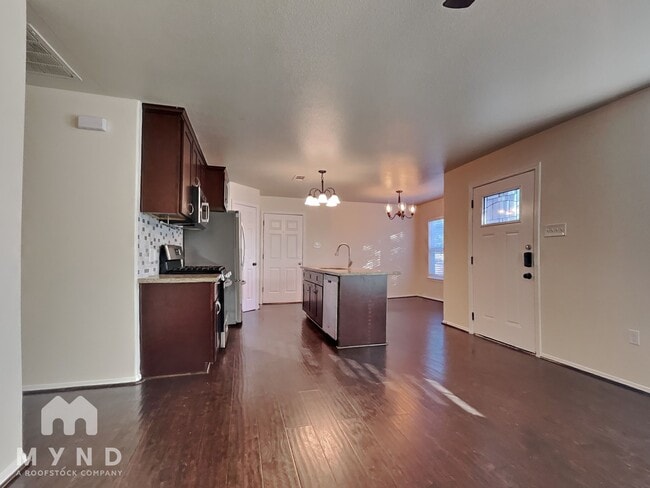 5305 Westbrook Rd in Houston, TX - Foto de edificio - Building Photo