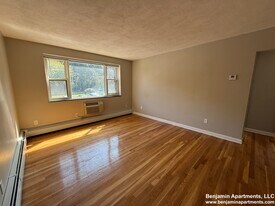 268 Grove St, Unit 2 in Auburndale, MA - Building Photo