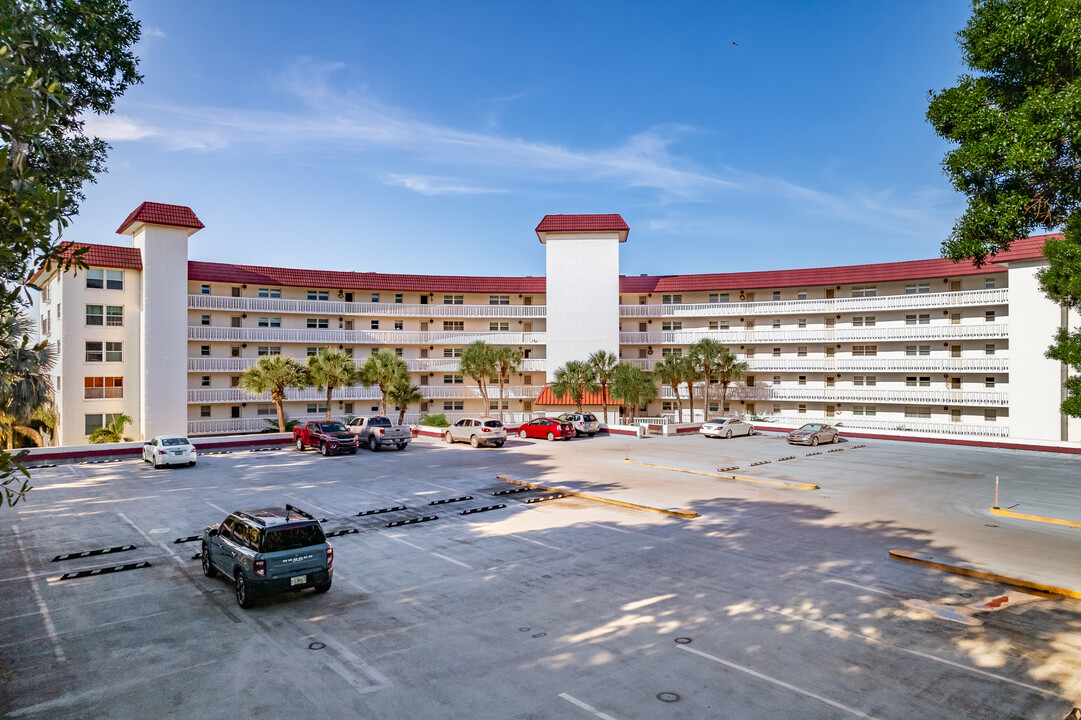 Villa Dora Condos in Mount Dora, FL - Building Photo