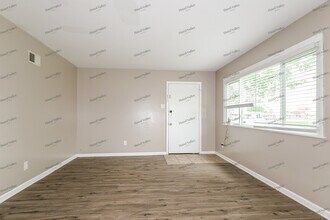 18 Brightwell Ct in Florissant, MO - Building Photo - Building Photo
