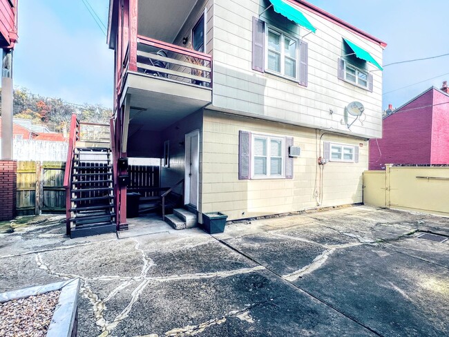 property at 921 Moneta Wy