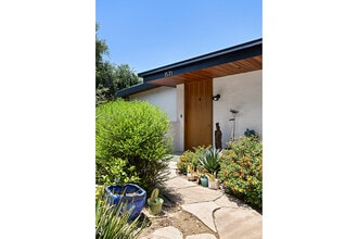 1571 Wildwood Dr in Los Angeles, CA - Building Photo - Building Photo