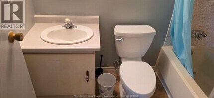 150 PARK  715 Park in Windsor, ON - Building Photo - Building Photo